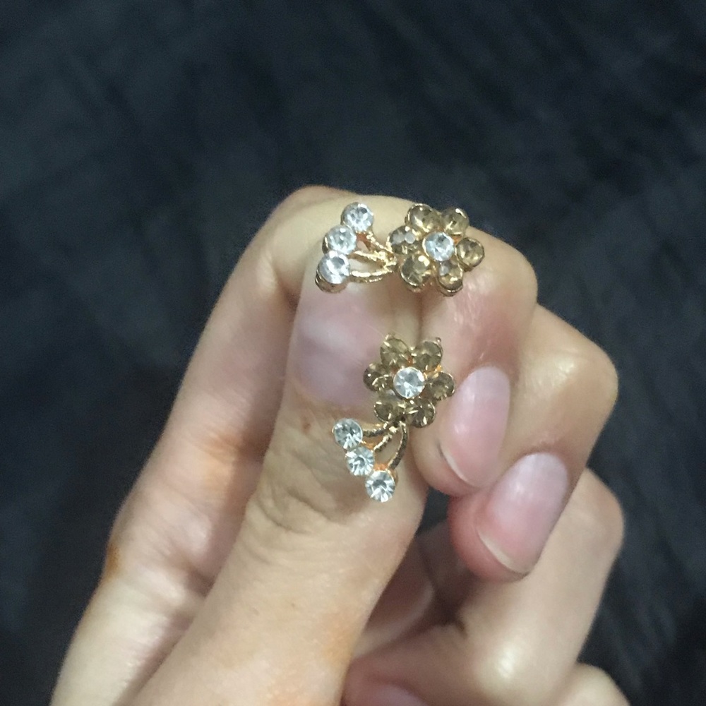 FLOWER STUD EARRINGS